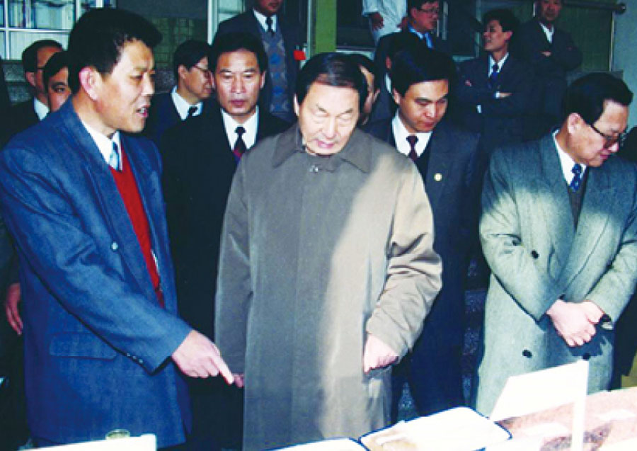 原國務院總理朱镕基來我公司視察